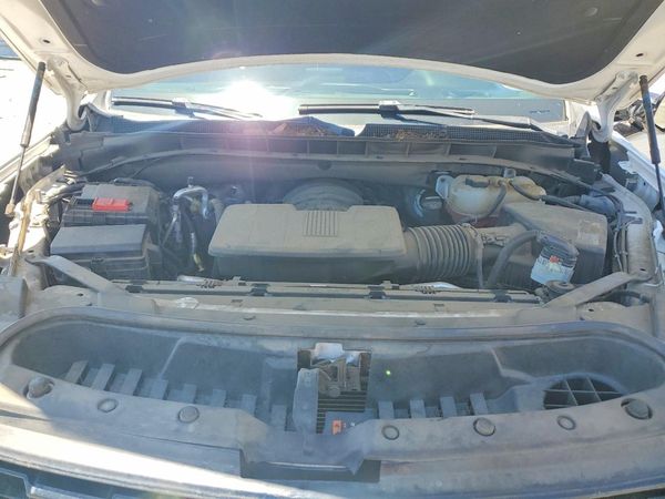 2021 CHEVROLET SUBURBAN Z71 — Engine bay