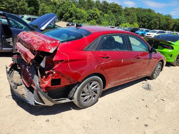 2024 HYUNDAI ELANTRA