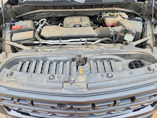 2023 CHEVROLET SILVERADO Custom — Engine bay