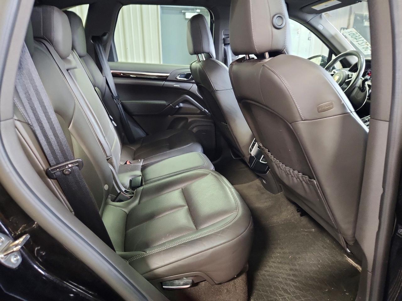 2017 PORSCHE CAYENNE