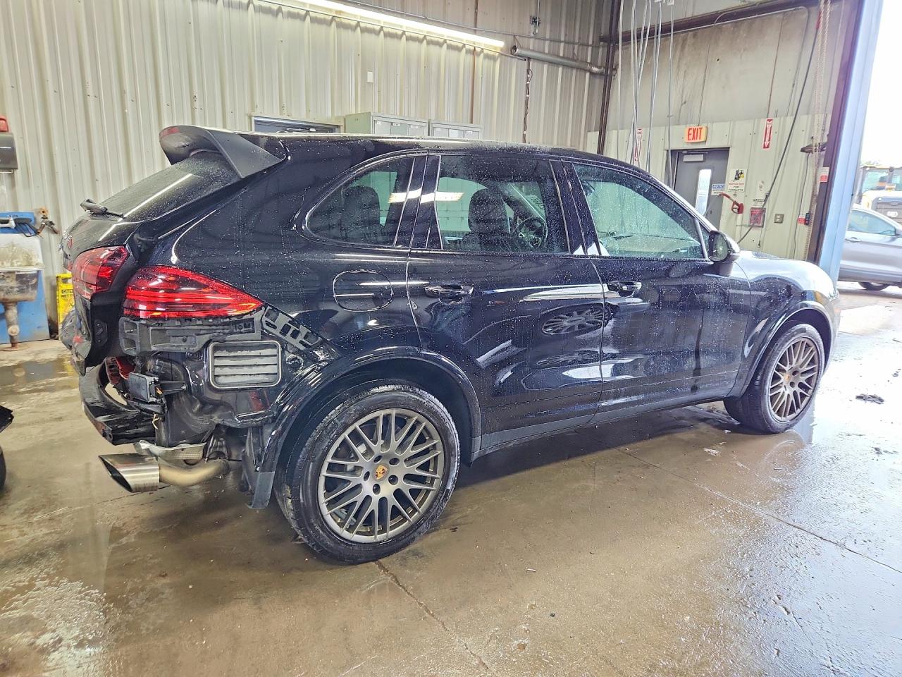 2017 PORSCHE CAYENNE