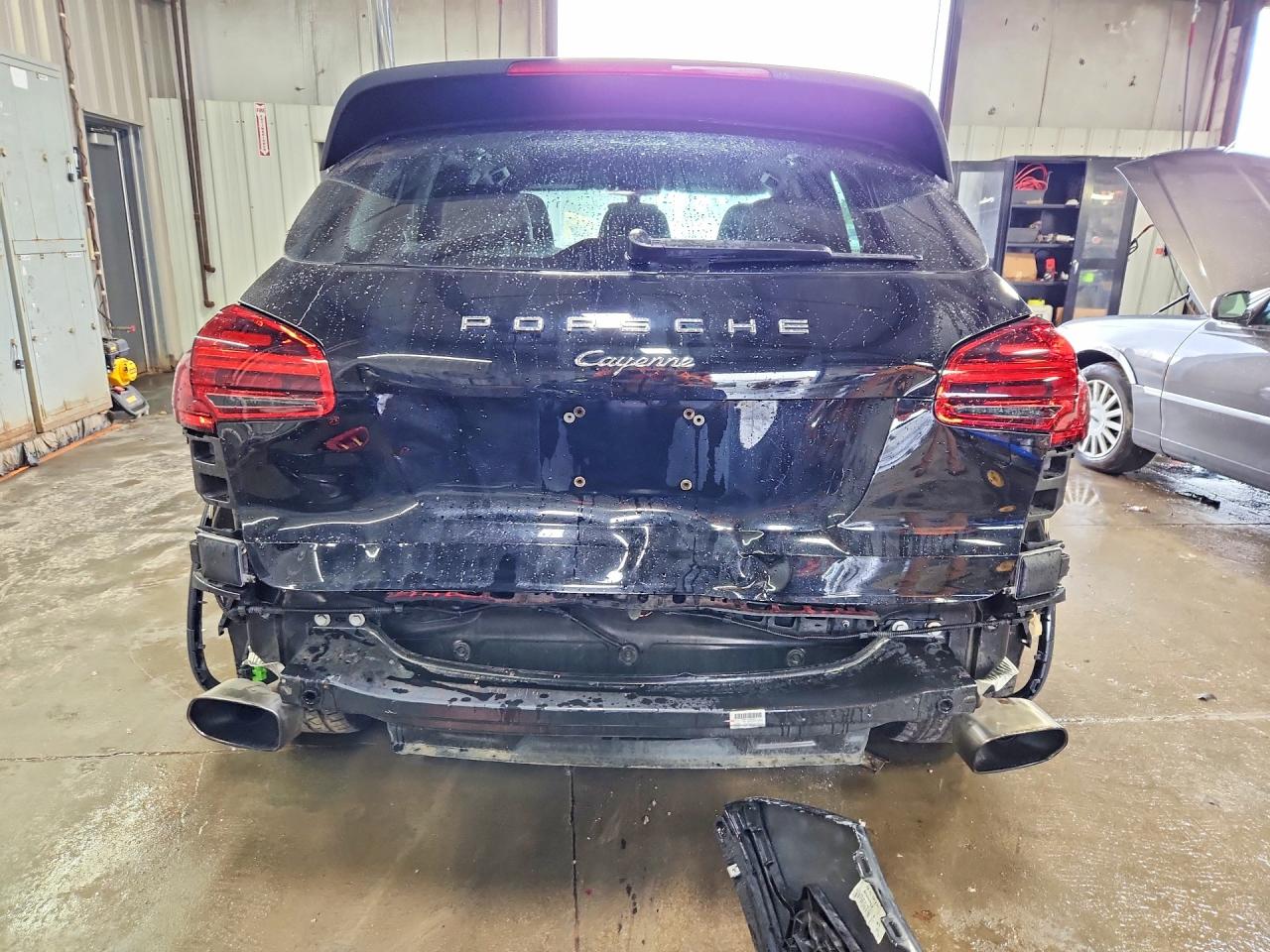 2017 PORSCHE CAYENNE