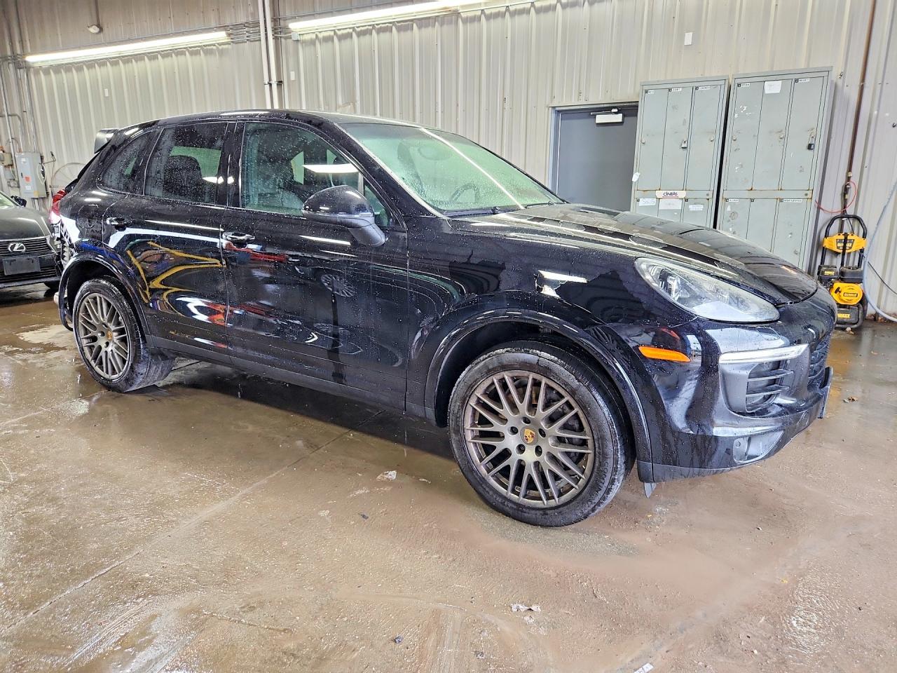 2017 PORSCHE CAYENNE