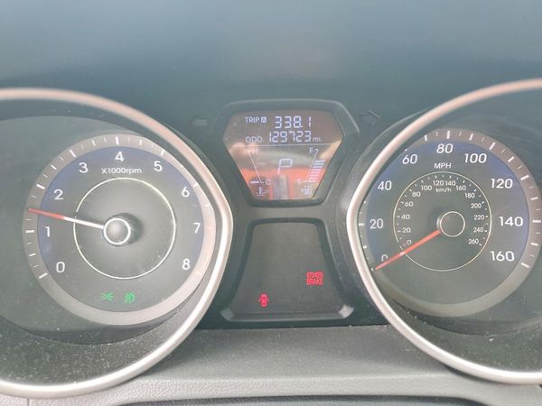 2012 HYUNDAI ELANTRA
