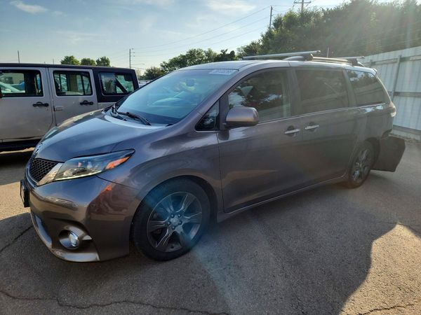 2015 TOYOTA SIENNA
