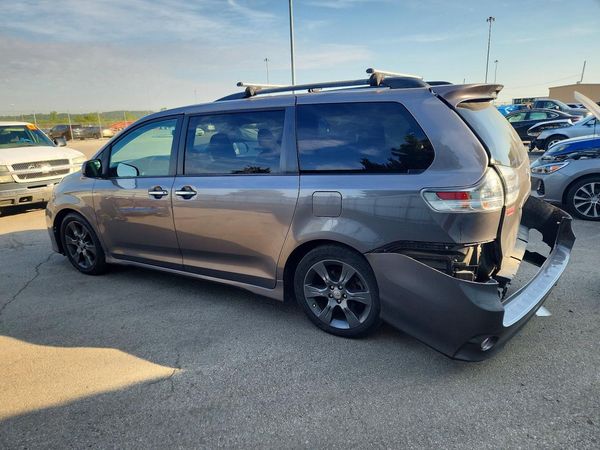 2015 TOYOTA SIENNA