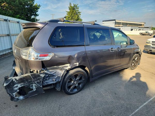 2015 TOYOTA SIENNA