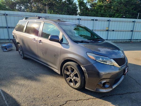 2015 TOYOTA SIENNA