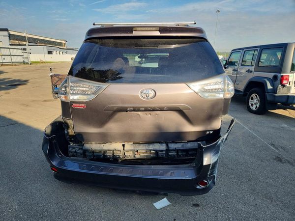 2015 TOYOTA SIENNA