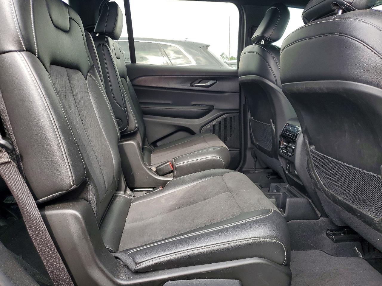 2025 JEEP GRAND CHEROKEE Laredo, Altitude