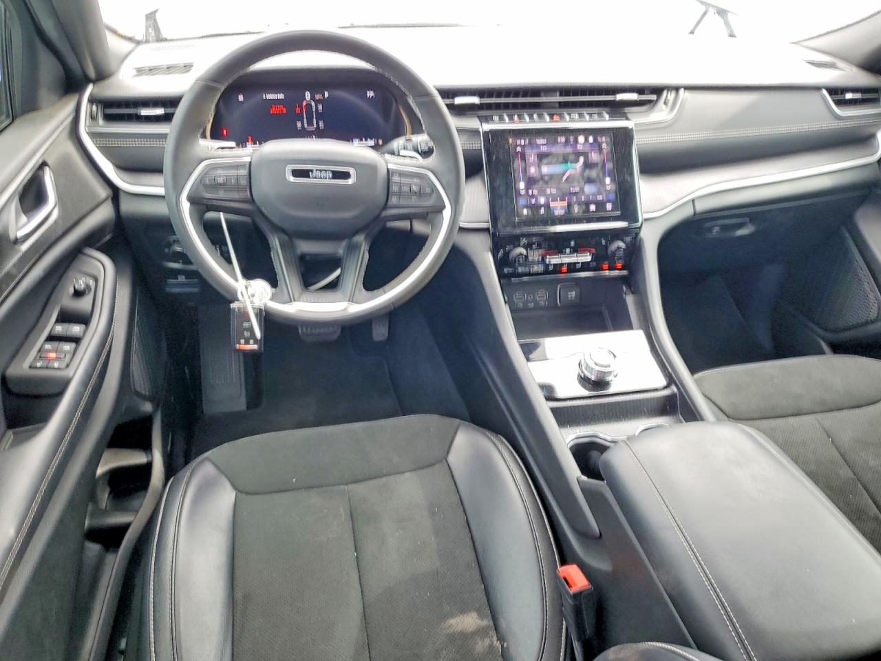 2025 JEEP GRAND CHEROKEE Laredo, Altitude