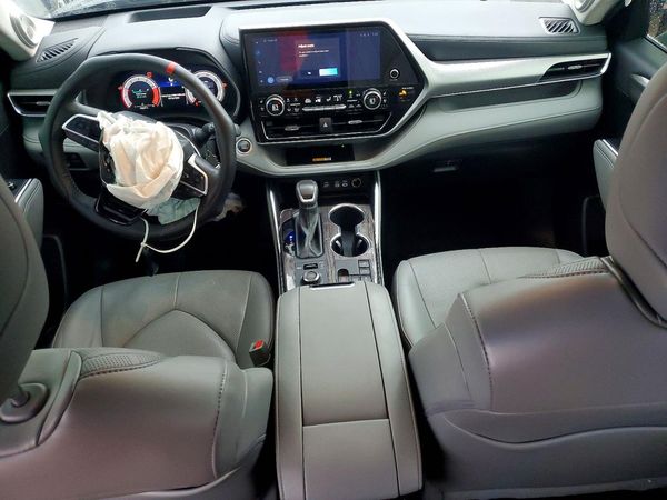 2024 TOYOTA HIGHLANDER