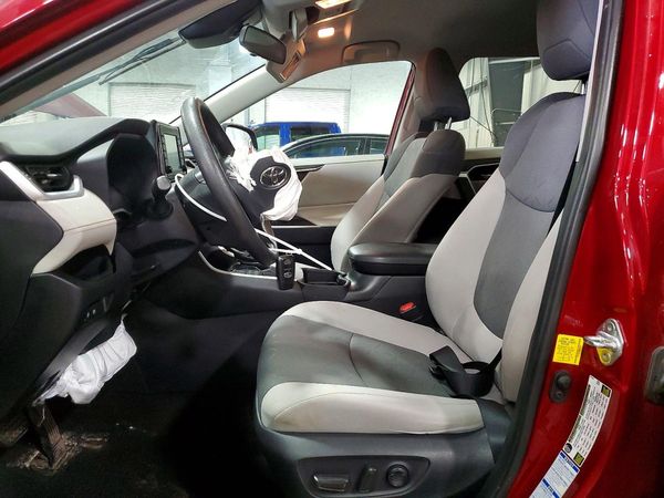 2021 TOYOTA RAV4 XLE