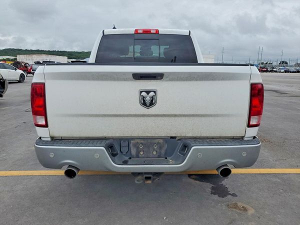 2016 RAM 1500 SLT