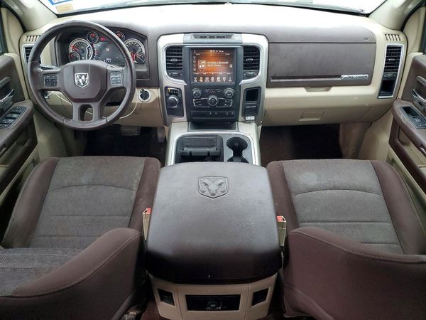 2016 RAM 1500 SLT