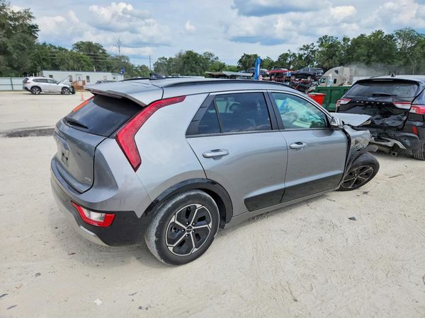 2023 KIA NIRO