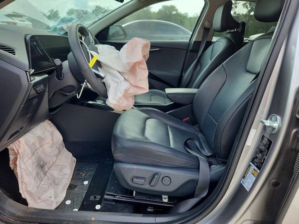 2023 KIA NIRO