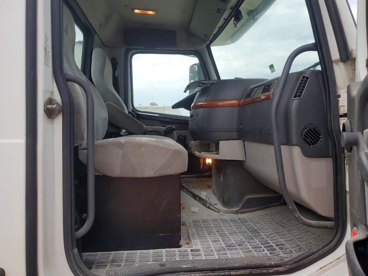2009 VOLVO VN