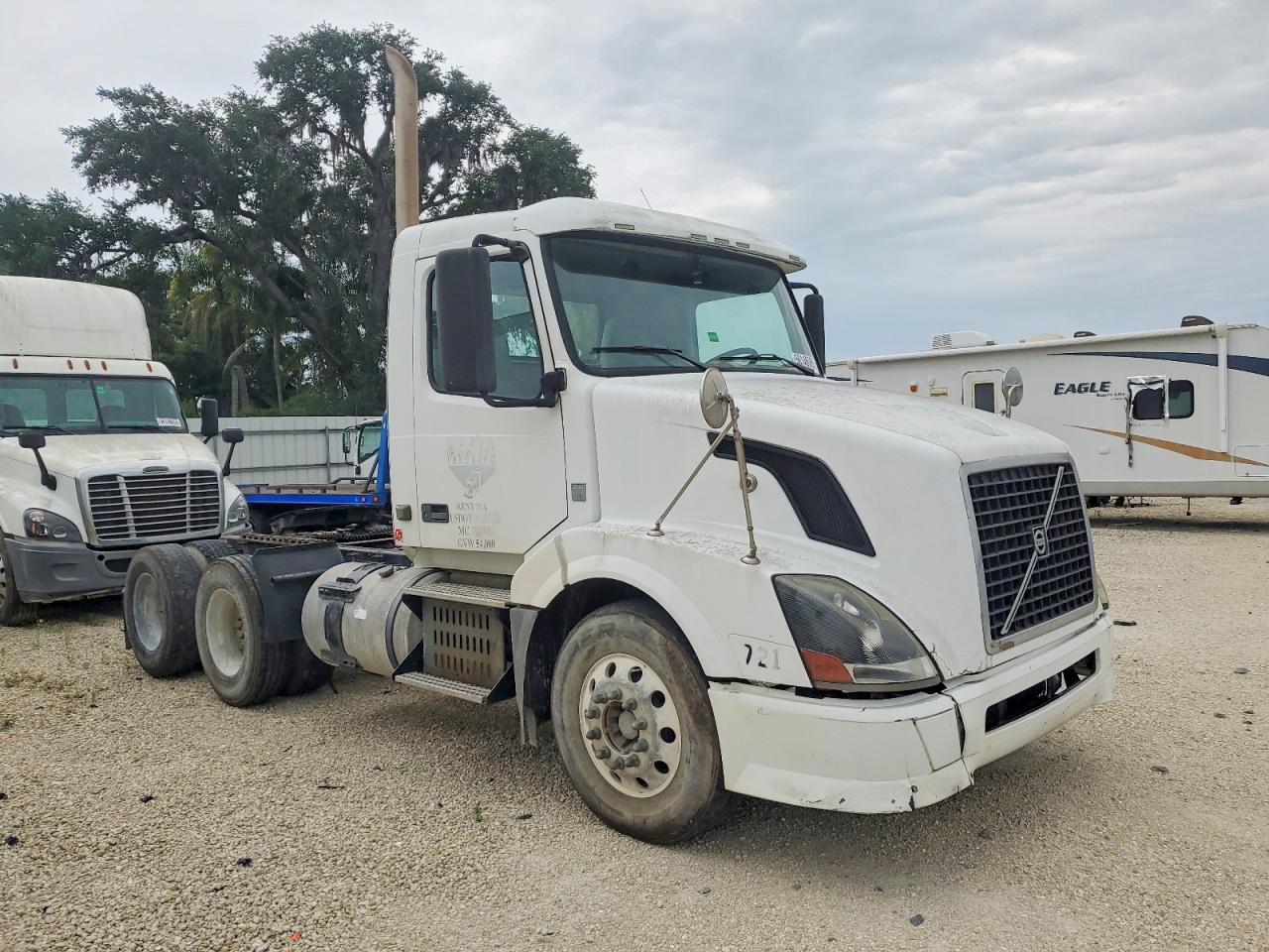 2009 VOLVO VN