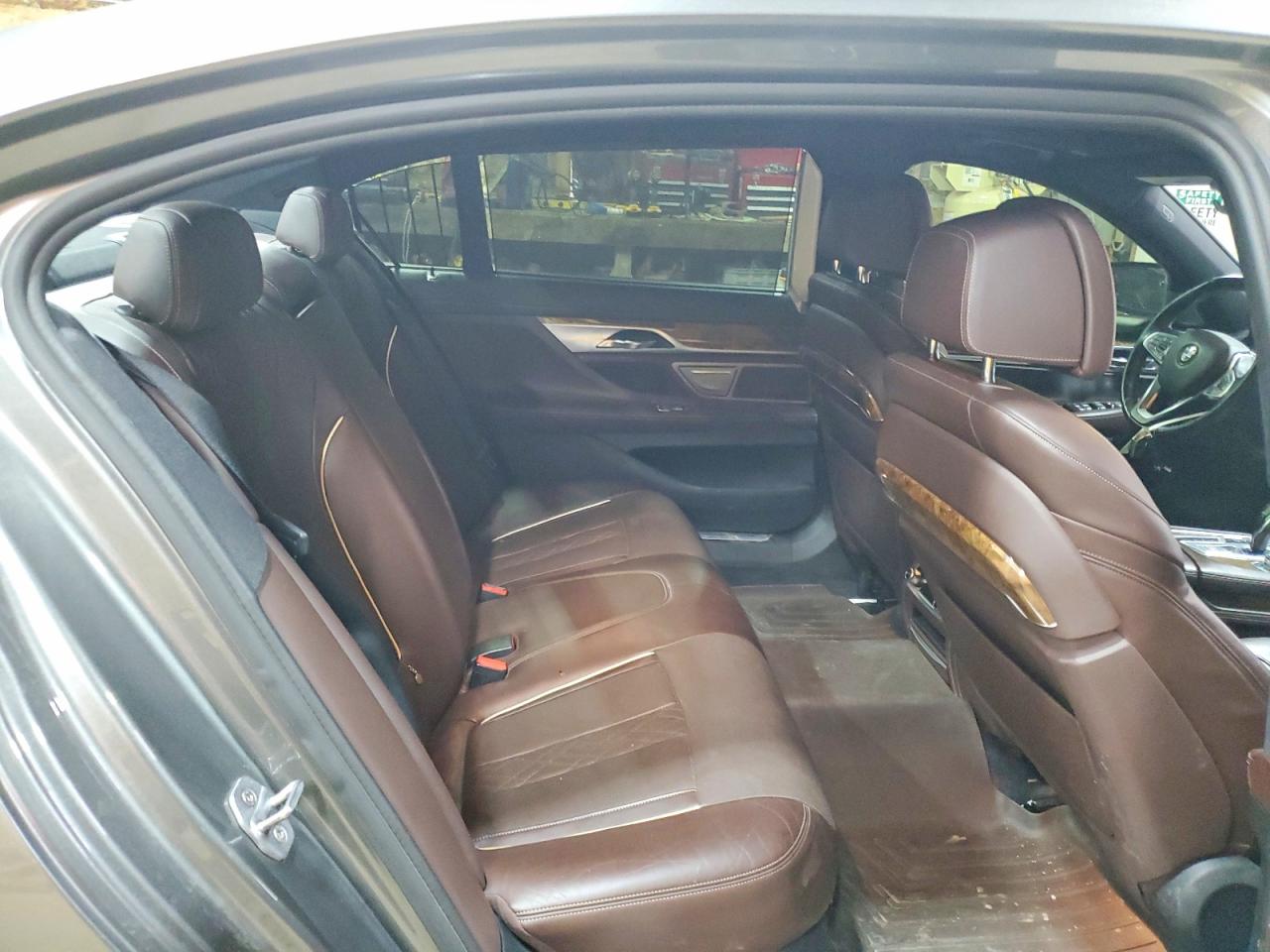 2016 BMW 750 xDrive