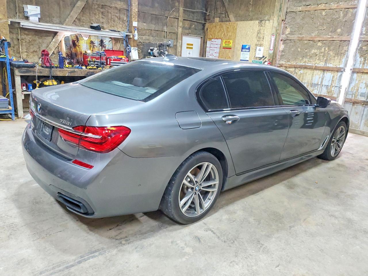 2016 BMW 750 xDrive
