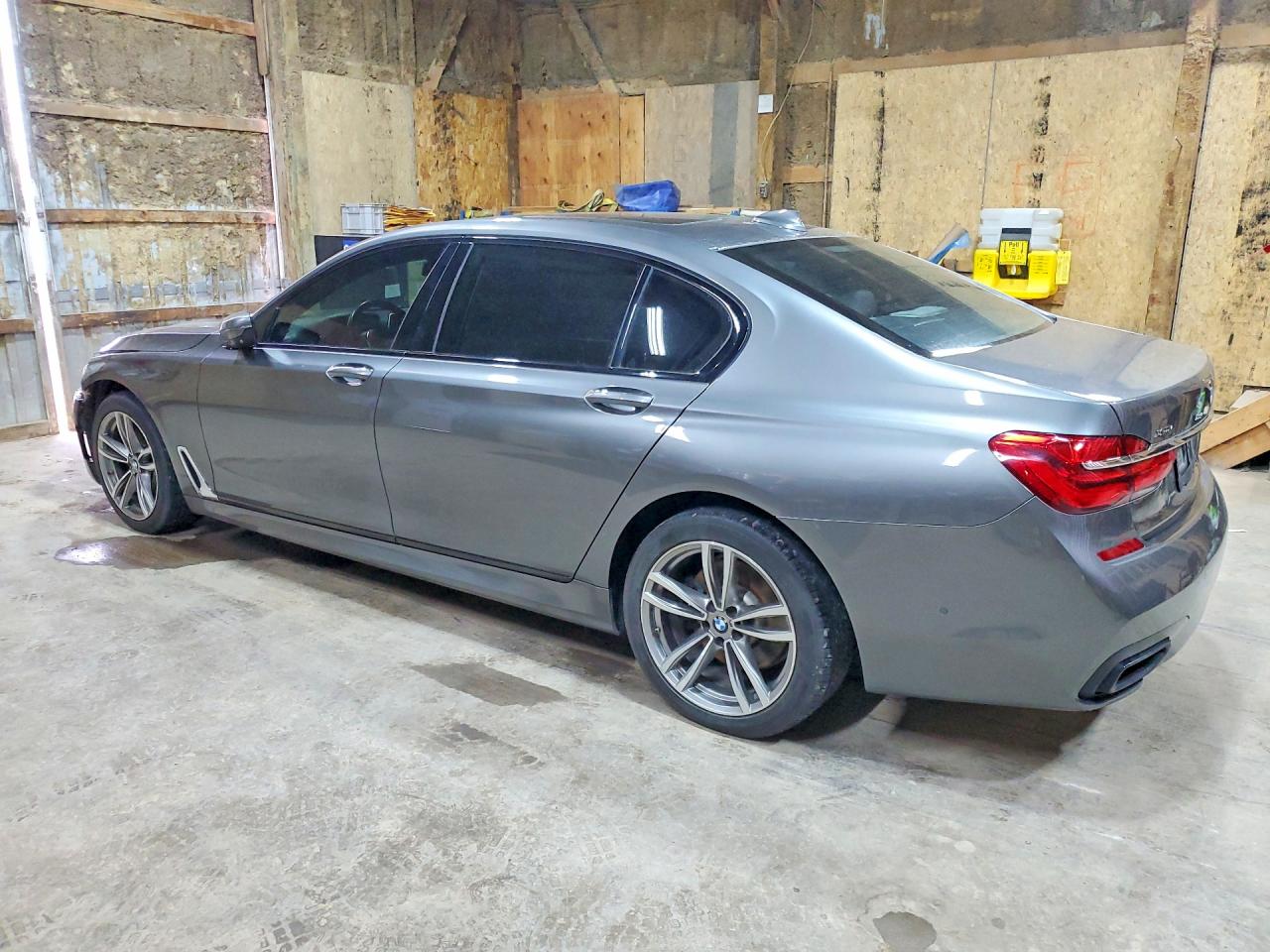 2016 BMW 750 xDrive