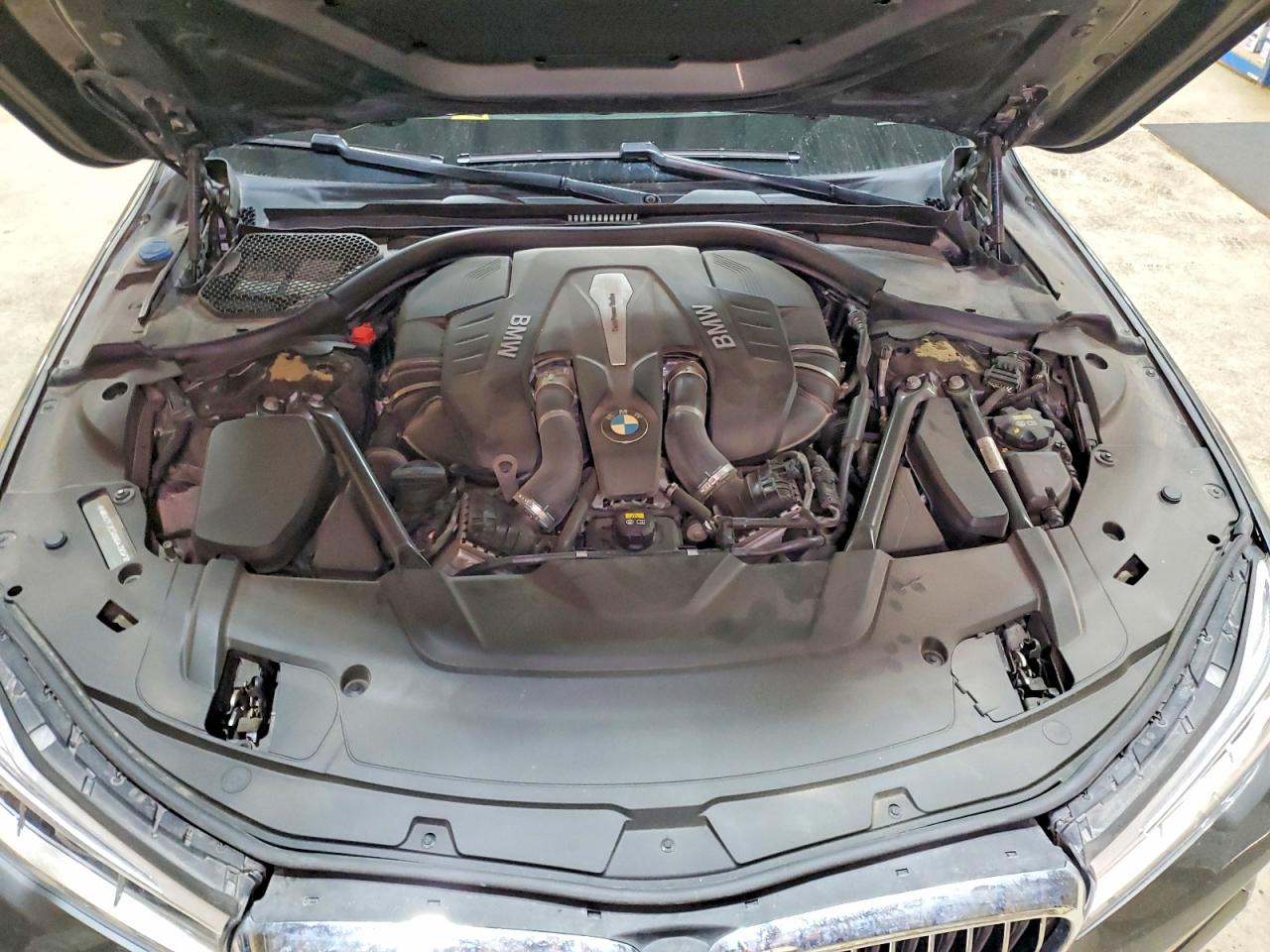 2016 BMW 750 xDrive