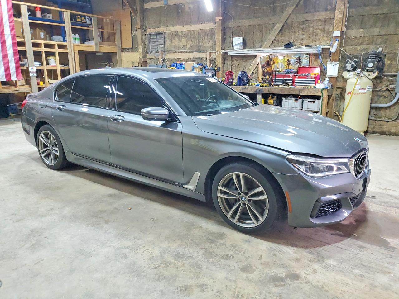 2016 BMW 750 xDrive