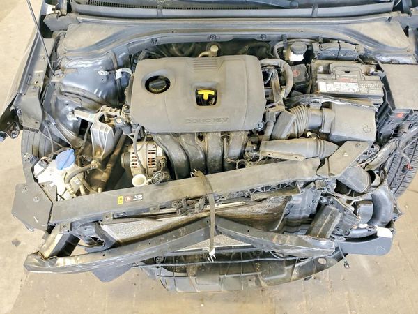2020 HYUNDAI ELANTRA — Engine bay