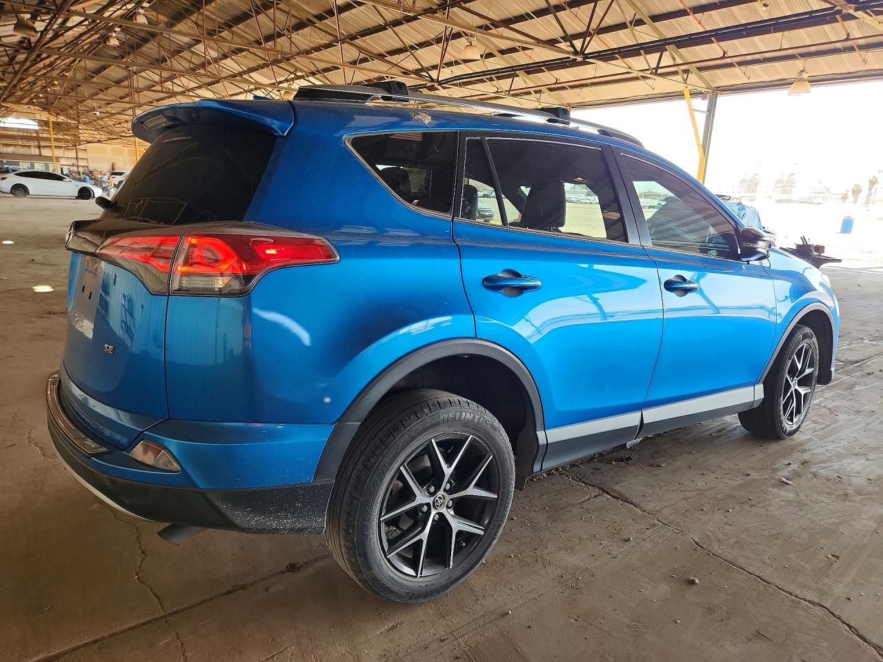 2018 TOYOTA RAV4 SE