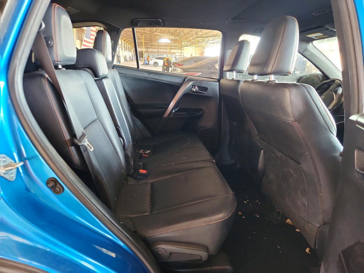 2018 TOYOTA RAV4 SE