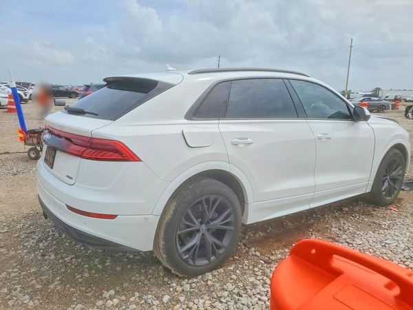 2021 AUDI Q8