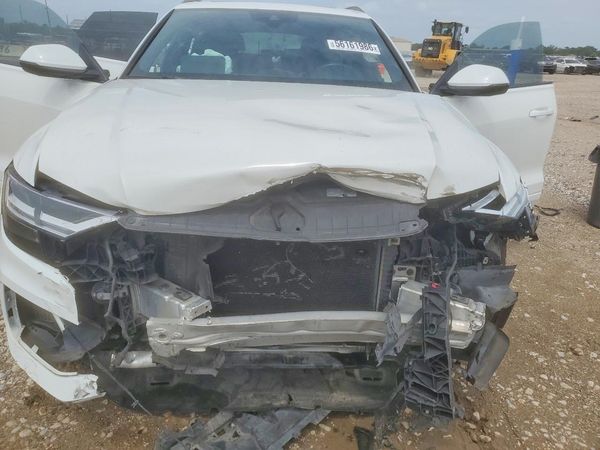 2021 AUDI Q8