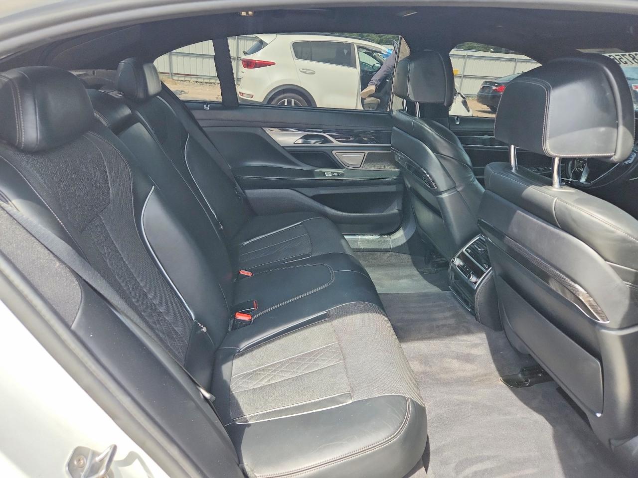 2016 BMW 740