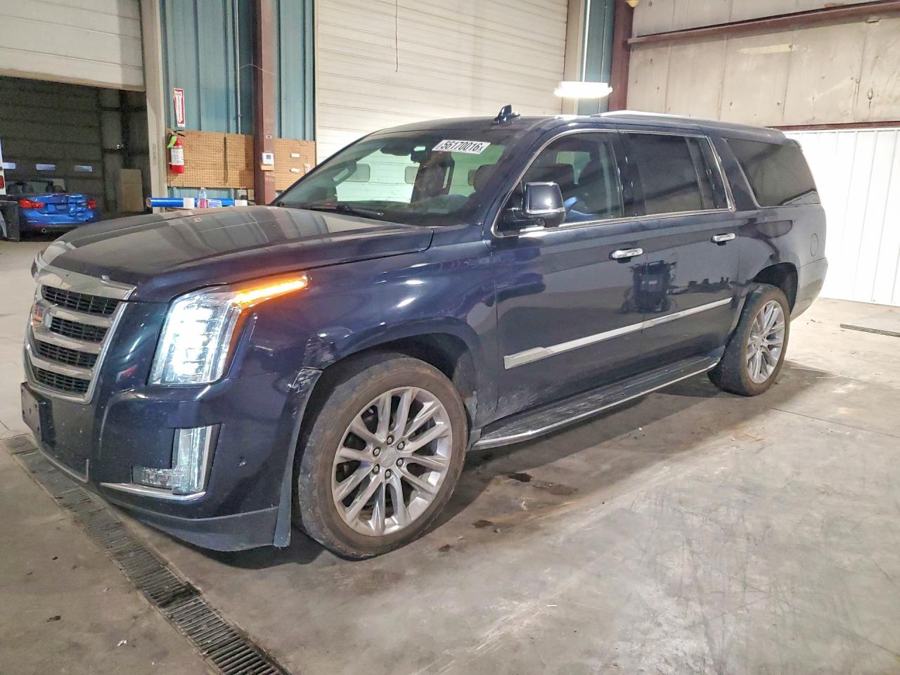 2017 CADILLAC ESCALADE ESV Luxury