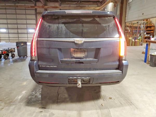 2017 CADILLAC ESCALADE ESV Luxury