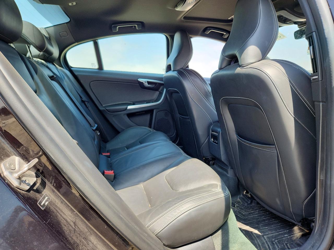 2015 VOLVO S60 Platinum (non R design)