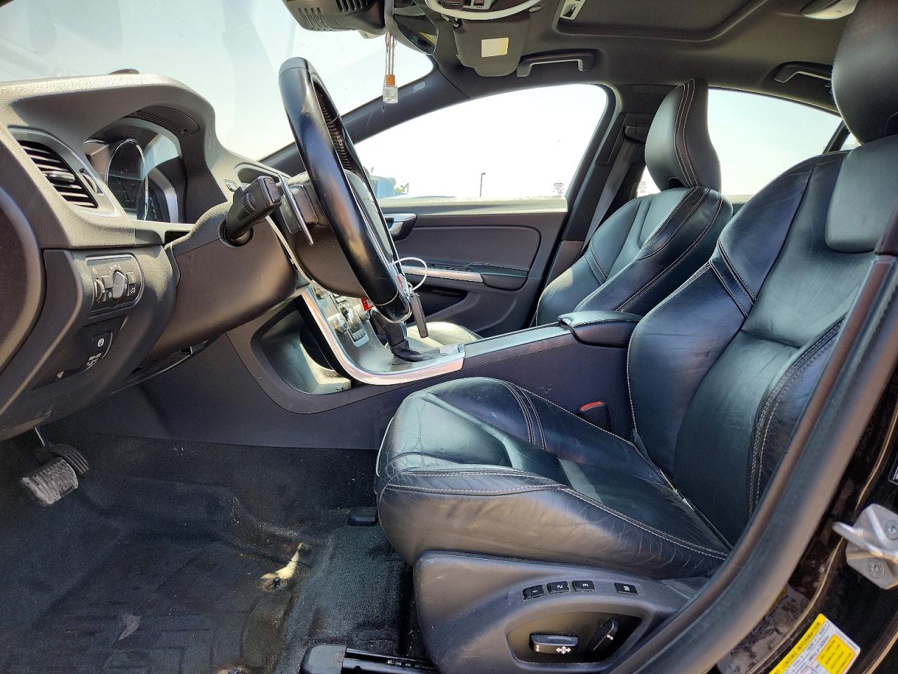 2015 VOLVO S60 Platinum (non R design)