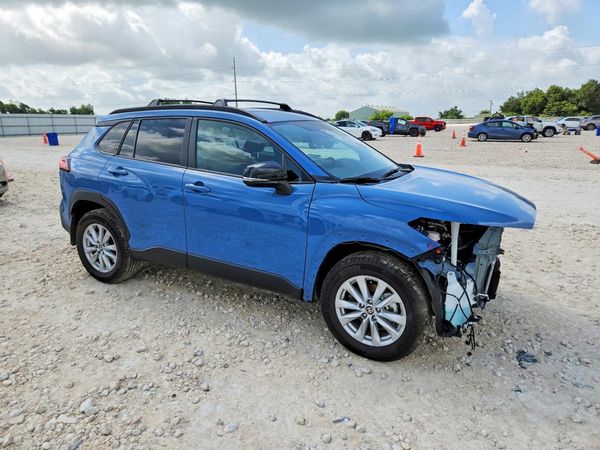2026 TOYOTA COROLLA CROSS LE