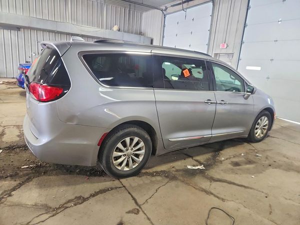 2017 CHRYSLER PACIFICA Touring L — PSRA