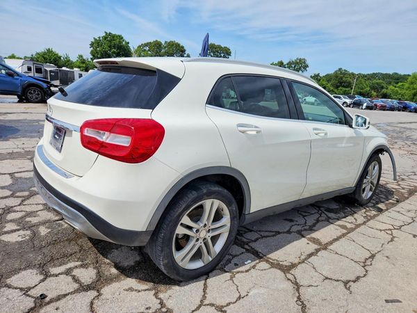 2015 MERCEDES-BENZ GLA GLA250