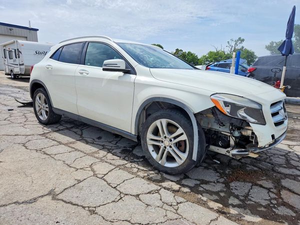 2015 MERCEDES-BENZ GLA GLA250