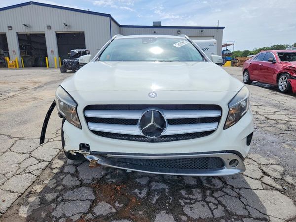 2015 MERCEDES-BENZ GLA GLA250