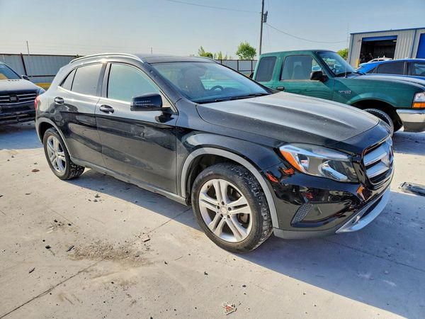 2015 MERCEDES-BENZ GLA GLA250