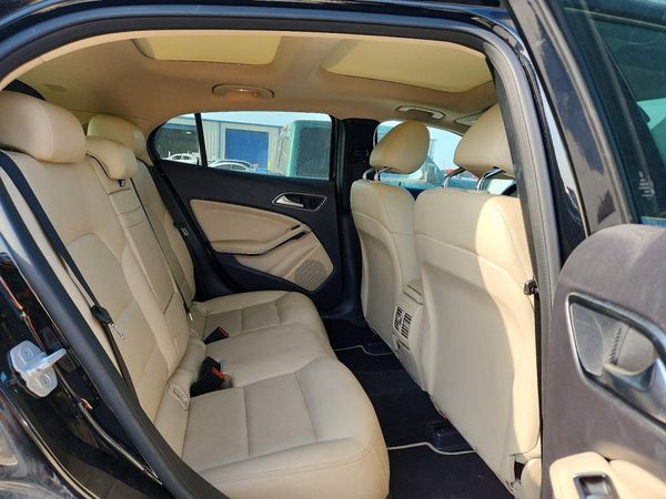 2015 MERCEDES-BENZ GLA GLA250