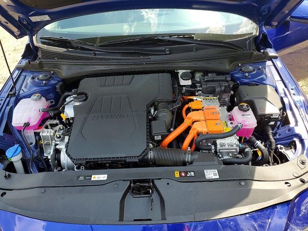 2026 HYUNDAI ELANTRA HYBRID