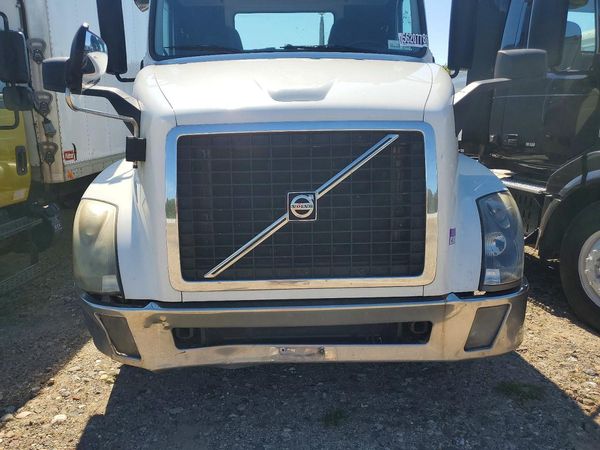 2017 VOLVO VNL