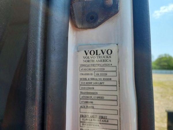 2019 VOLVO VNL — VINS