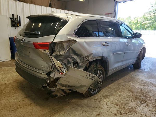 2017 TOYOTA HIGHLANDER SE/XLE