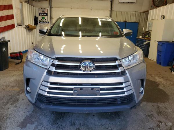2017 TOYOTA HIGHLANDER SE/XLE
